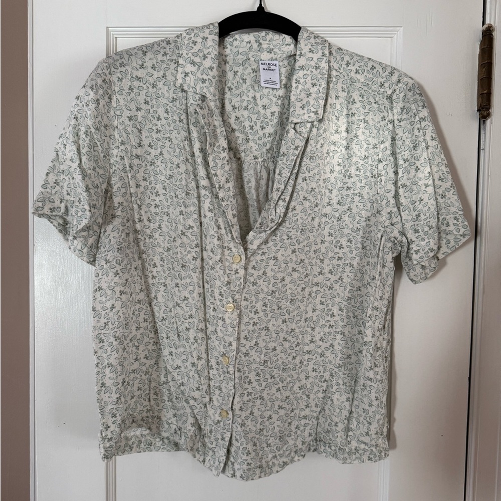 Melrose and Market button up blouse, great condition.